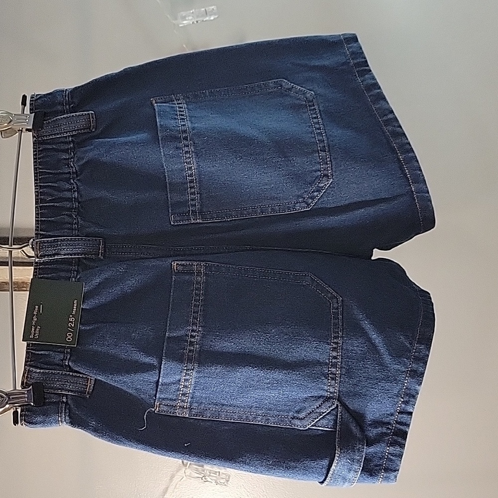 Shorts - Picture 2 of 3